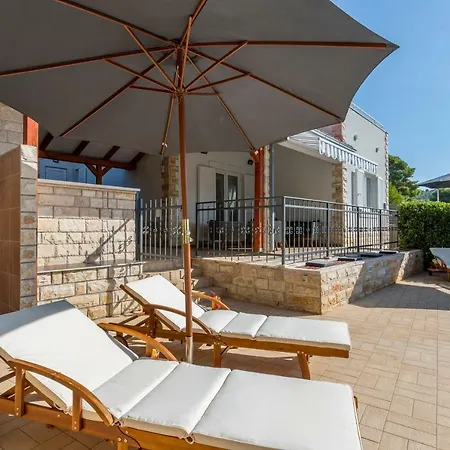 Villa Villa Maslinica