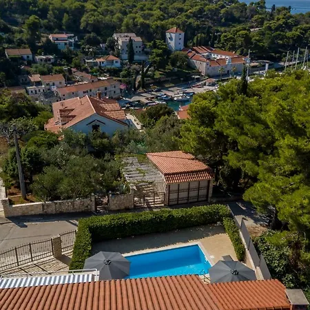 Villa Maslinica
