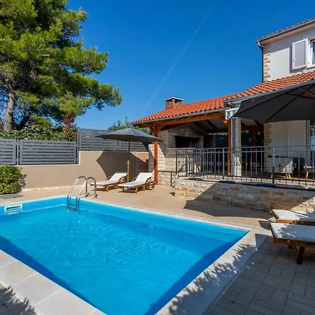 Villa Maslinica